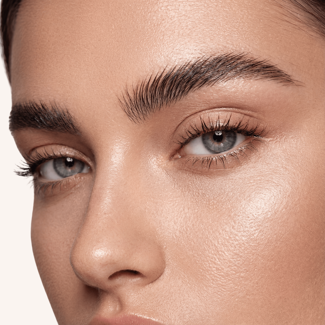 Gel transparent fixant pour sourcils